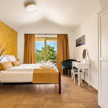 Villa Pinaza B - Luxury With Private & Sunset Views