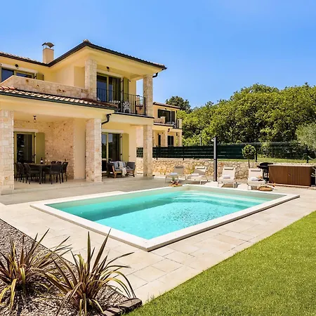 Pinaza B - Luxury With Private & Sunset Views *