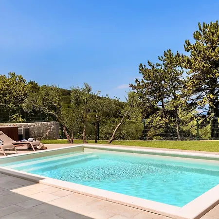 Pinaza B - Luxury With Private & Sunset Views *