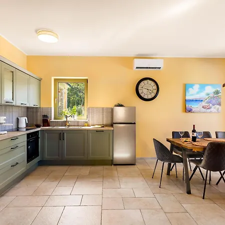 Pinaza B - Luxury With Private & Sunset Views